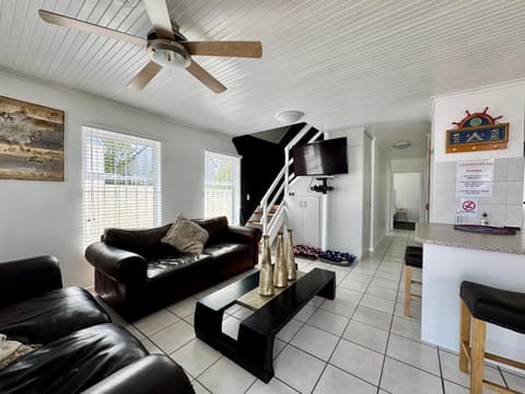 Communal lounge/ TV room, TV and multimedia, Living room, Seating area