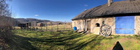 Les roulottes de cirque Les Settons Luxury tent in Bourgogne-Franche-Comté