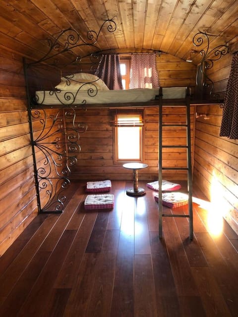 Les roulottes de cirque Les Settons Luxury tent in Bourgogne-Franche-Comté