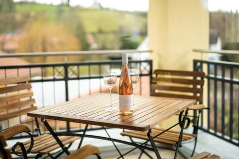 Day, View (from property/room), Balcony/Terrace, Food and drinks, Dining area