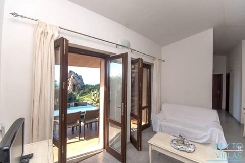 View (from property/room), Balcony/Terrace, Living room, Dining area