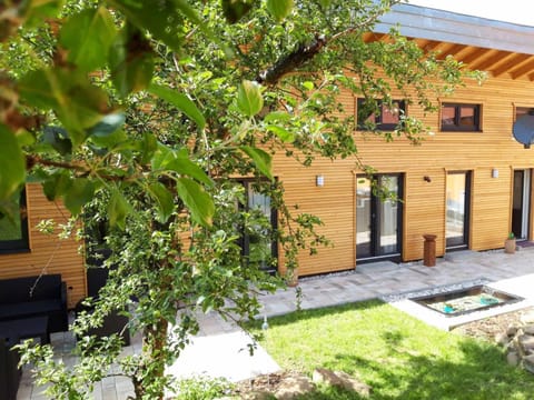 Property building, Facade/entrance, Garden