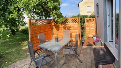 Day, Garden, Dining area