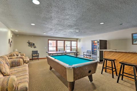 Mtn-View Silverthorne Gem with Shared Hot Tub Apartment in Wildernest