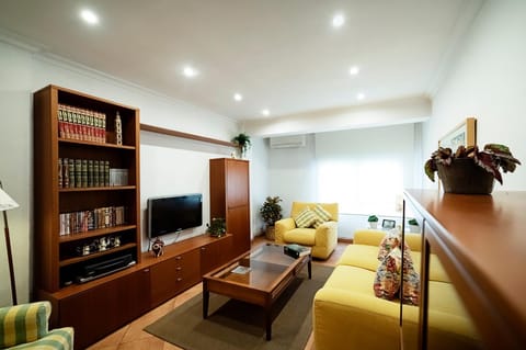 TV and multimedia, Lounge or bar, air conditioner