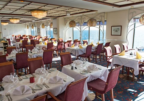 Restaurant/places to eat, Restaurant/places to eat, Day, Dining area, Sea view, Area and facilities