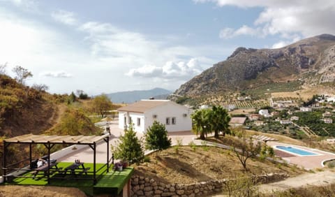 Natural landscape, BBQ facilities, Lounge or bar, Dining area, Autumn, Pool view, Family, sunbed