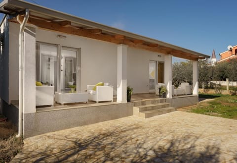 Property building, Patio, Facade/entrance