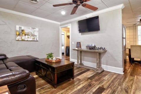 Comfortable Cottage on the Blue Mile - Close to GSU! House in Statesboro