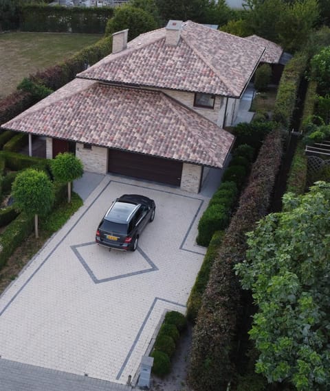 Modern Spanish Hacienda - 10km from the coast House in Flanders