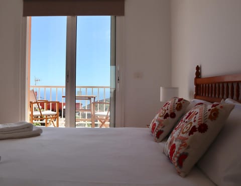 Bed, Balcony/Terrace, Photo of the whole room, Bedroom, Sea view