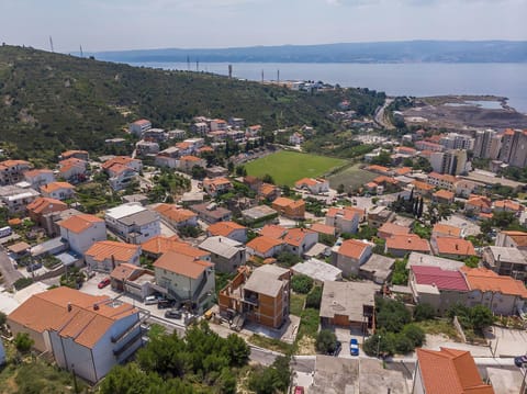 Facade/entrance, Bird's eye view