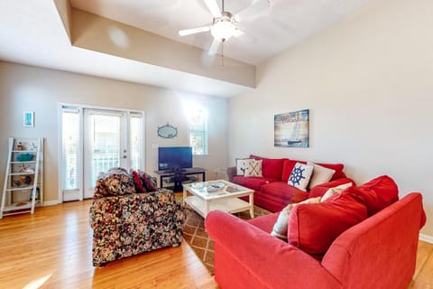 Smiles N Waves House in Lower Grand Lagoon