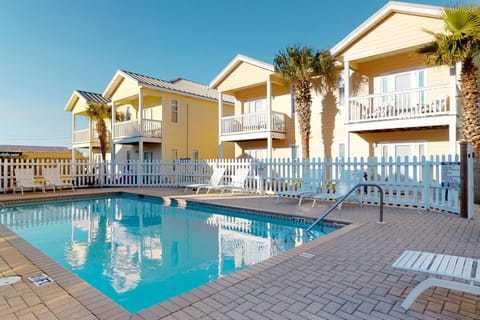 Smiles N Waves House in Lower Grand Lagoon