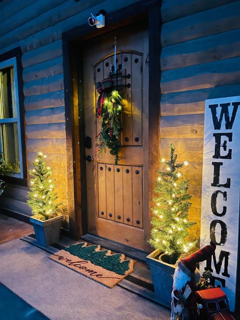 Knotty and Nice Luxury Cabin Cabin in Broken Bow