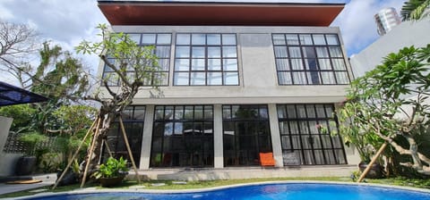 Facade/entrance, Swimming pool