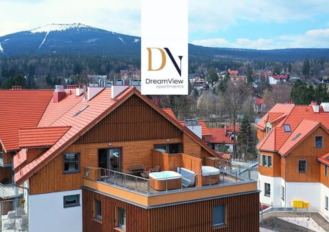 Property building, Day, Natural landscape, Bird's eye view, Hot Tub, City view, Mountain view