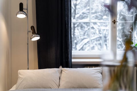 Bed, Day, Winter, View (from property/room), Living room, Photo of the whole room, Decorative detail, Seating area, Bedroom, City view, Garden view, Landmark view, Street view