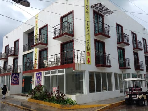Facade/entrance