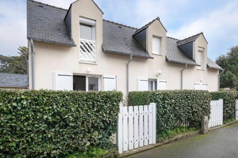 Property building, Facade/entrance, Off site