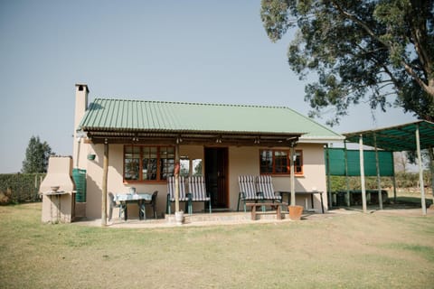 Property building, BBQ facilities, Parking