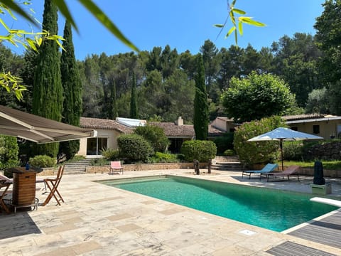 Property building, Patio, Spring, Day, Natural landscape, Garden, Garden view, Mountain view, Pool view, Swimming pool, sunbed