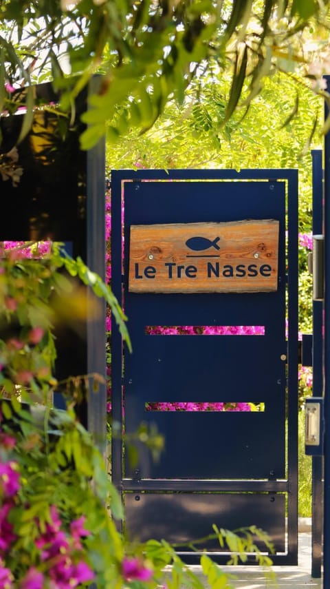 Property building, Facade/entrance, Property logo or sign