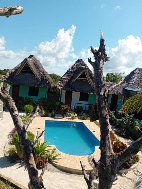 Property building, Day, Swimming pool