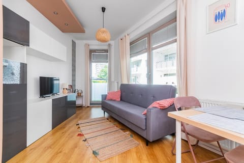 Communal lounge/ TV room, Kitchen or kitchenette, Living room, Seating area, Dining area, Evening entertainment