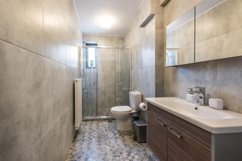 Prime 3BR-2BA Apt in Heart of Heraklion-Fiber WIFI Steps to Lions Sq-Museum, Walk to Port #1 Apartment in Heraklion