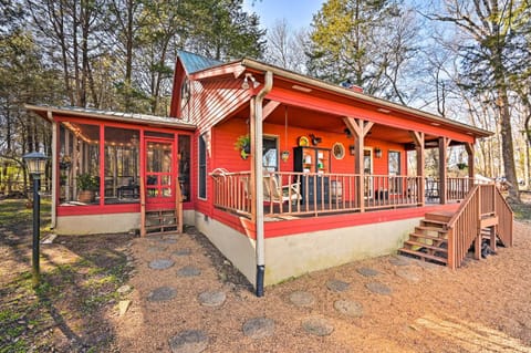 Serene Cabin with Riverfront Views and Access! Cabin in Tennessee