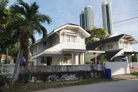 Property building, Neighbourhood, View (from property/room), City view, Street view