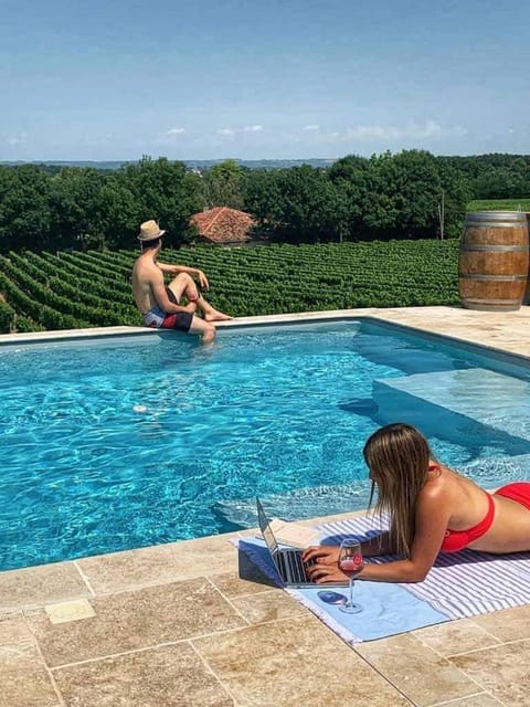 Garden view, Swimming pool, Location