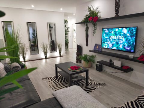 TV and multimedia, Living room, Seating area