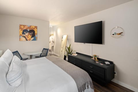 Bed, TV and multimedia