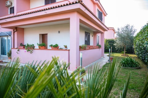 Property building, Facade/entrance, Garden