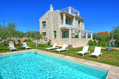 Property building, Garden, Garden view, Swimming pool