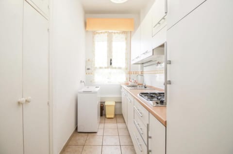 Kitchen or kitchenette, Communal kitchen