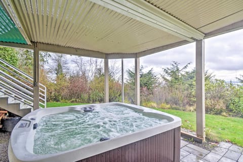 Unique Port Ludlow Home with 3 Decks and Hot Tub! House in Port Ludlow