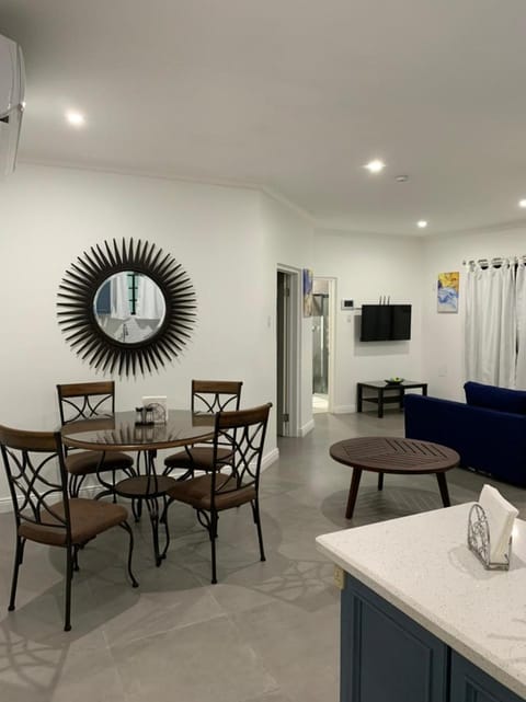 TV and multimedia, Living room, Seating area, Dining area, air conditioner