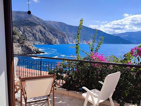 Patio, Nearby landmark, Natural landscape, View (from property/room), Balcony/Terrace, Seating area, Dining area, Sea view