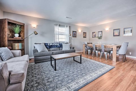 Cozy South Bend Retreat Less Than 2 Mi to Notre Dame! House in Mishawaka