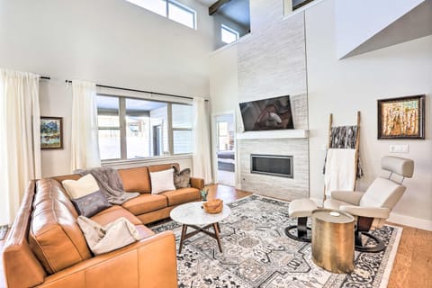 Hike and Ski Stunning Home with Hot Tub in Granby! House in Granby