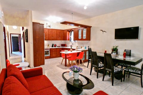 TV and multimedia, Kitchen or kitchenette, Living room, Dining area, minibar, pet friendly, stove
