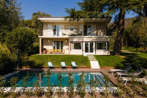 Villa dei Lauri - villa vista lago con piscina Villa in Lake Garda