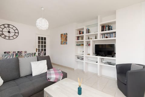 Communal lounge/ TV room, Living room