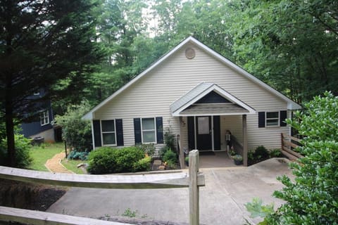 Fairway Getaway House in Helen