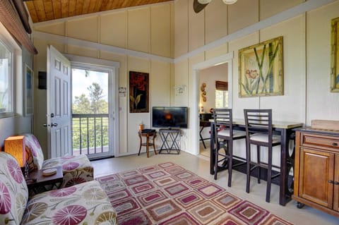 Charming Kailua-Kona Apartment Near Hiking and Golf! House in Kalaoa