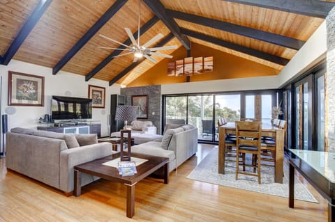 Kailua-Kona House with Balcony and Ocean Views! House in Kalaoa