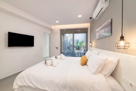 Patio, Bed, Bedroom, air conditioner